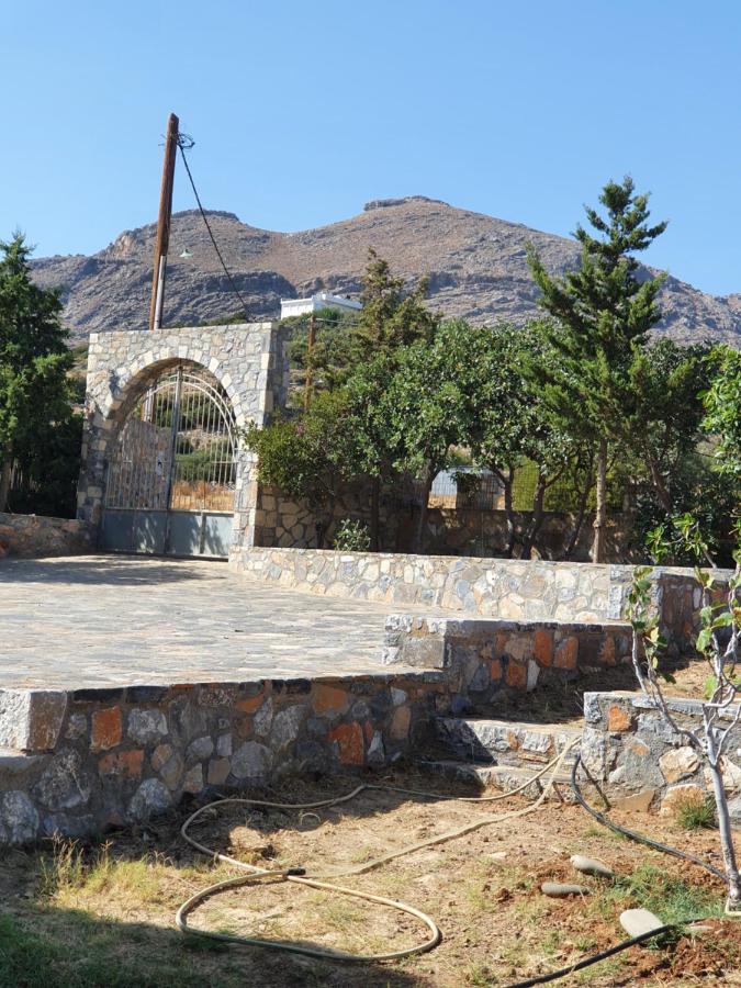 Villa Petrino Tsoútsouros
